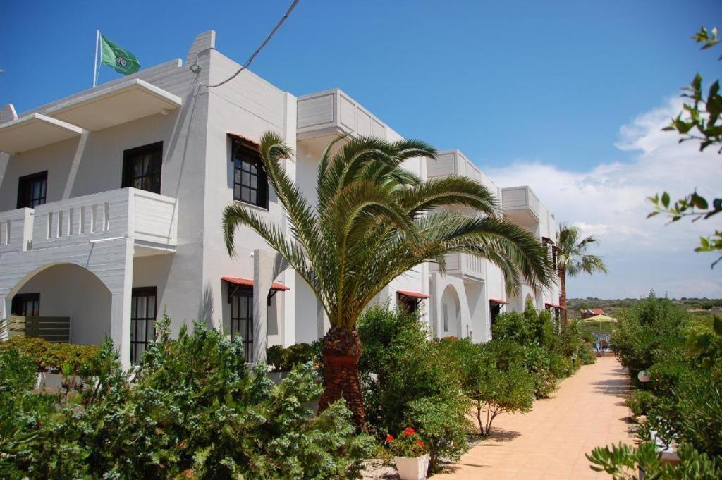 Cathrin Suites Stavrós Екстериор снимка