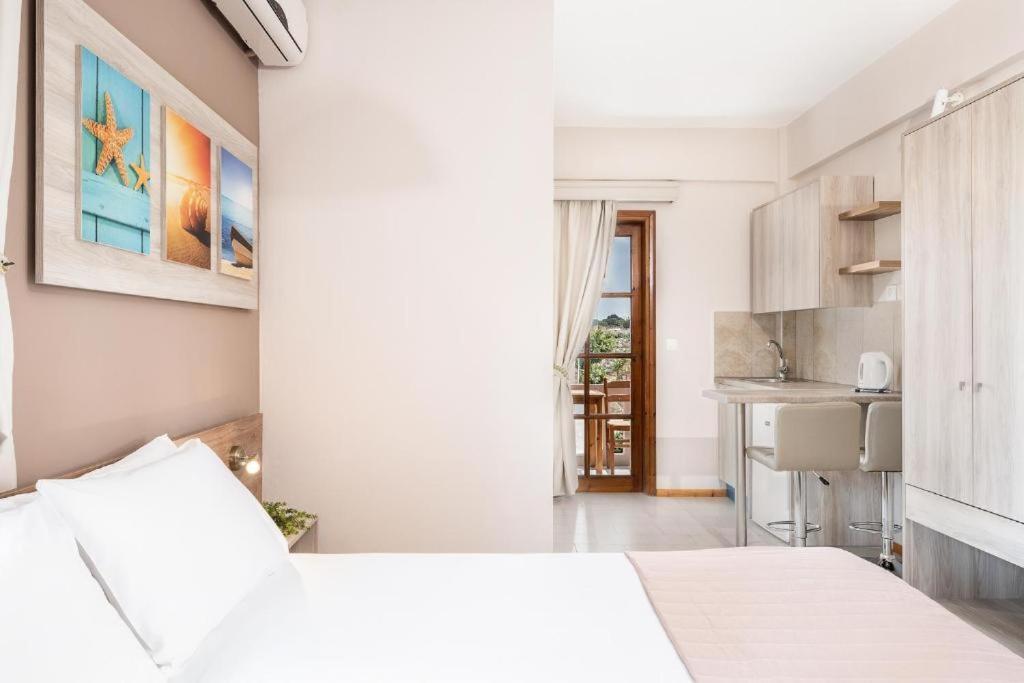 Cathrin Suites Stavrós Екстериор снимка