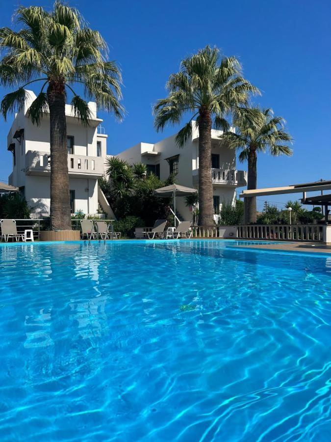 Cathrin Suites Stavrós Екстериор снимка