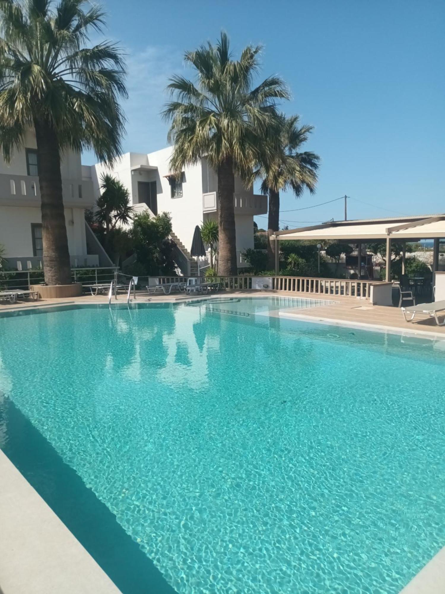 Cathrin Suites Stavrós Екстериор снимка