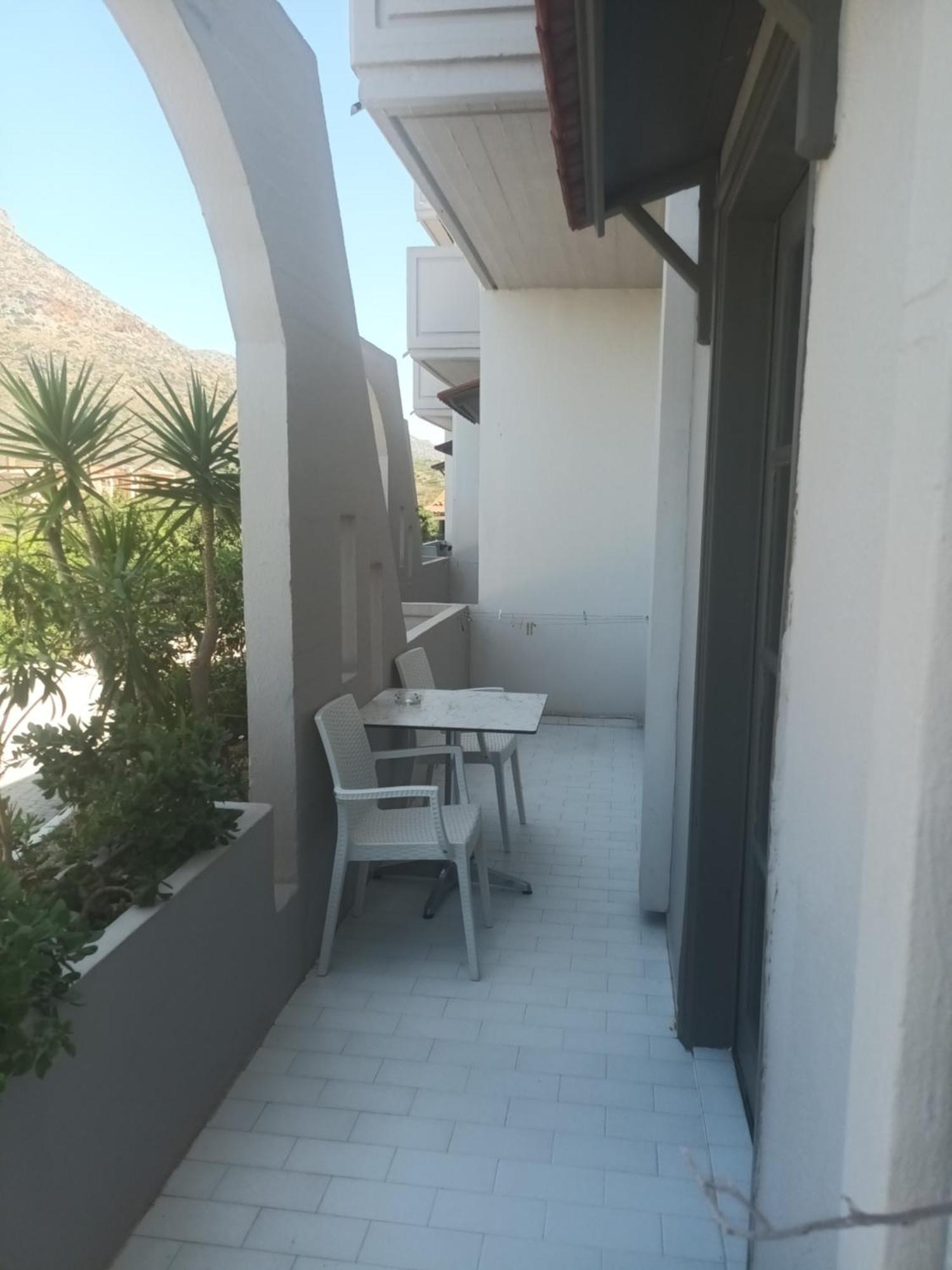 Cathrin Suites Stavrós Екстериор снимка