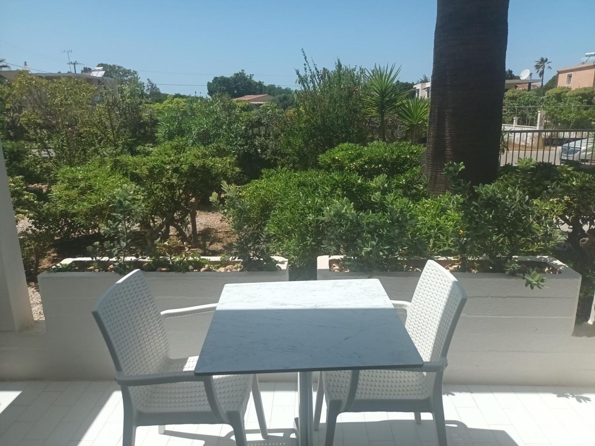 Cathrin Suites Stavrós Екстериор снимка